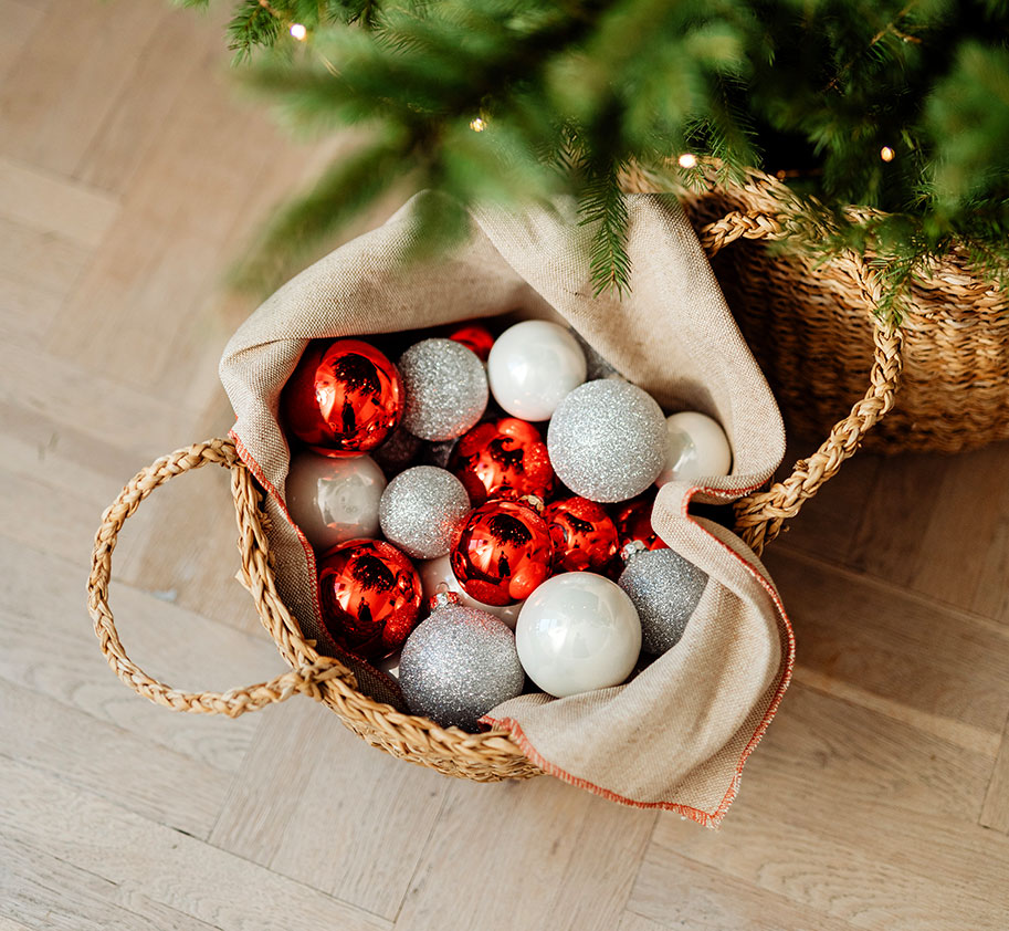 Decoracions de Nadal, pots comprar artesania i antiguitats a l'Arrabal.